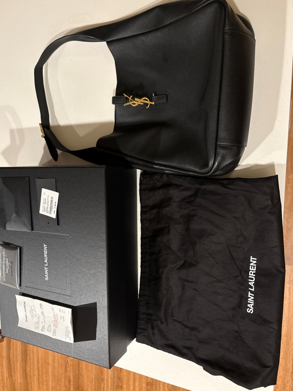 Saint Laurent LE 5 À 7 SUPPLE LARGE IN GRAINED LEATHER
BLACK - Picture 2 of 12